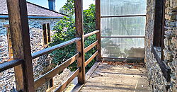 Casa de piedra en una aldea en las montañas de A Pobra do Brollon Casa de piedra en una aldea en las montañas de A Pobra do Brollon