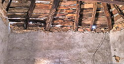 Casa de piedra en una aldea en las montañas de A Pobra do Brollon Casa de piedra en una aldea en las montañas de A Pobra do Brollon