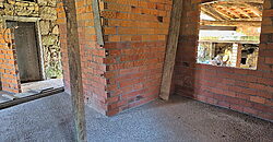 Rustic stone-built house to renovate with covered porch and land in Panton Rustic stone-built house to renovate with covered porch and land in Panton