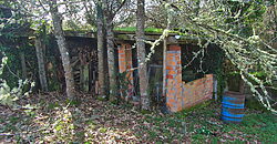 Rustic stone-built house to renovate with covered porch and land in Panton Rustic stone-built house to renovate with covered porch and land in Panton
