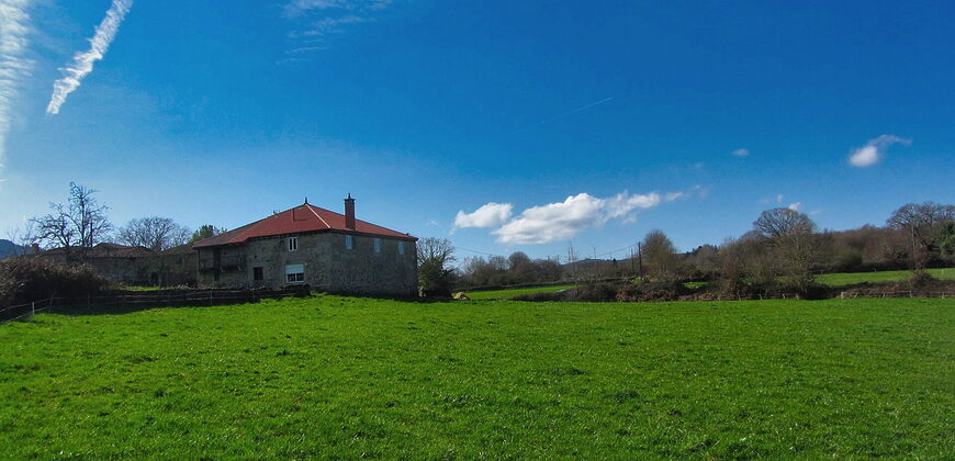 Beautiful stone-built Country House with 9 hectares of land in Antas de Ulla