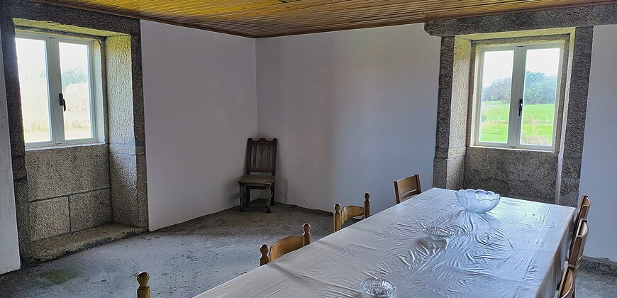 Beautiful stone-built Country House with 9 hectares of land in Antas de Ulla