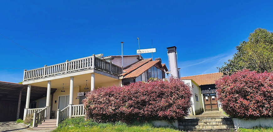 Günstig gelegenes Restaurant mit Hotel in Chantada
