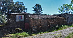 Hermosa casa tradicional de piedra a rehabilitar con anexos y amplia finca