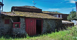 Hermosa casa tradicional de piedra a rehabilitar con anexos y amplia finca