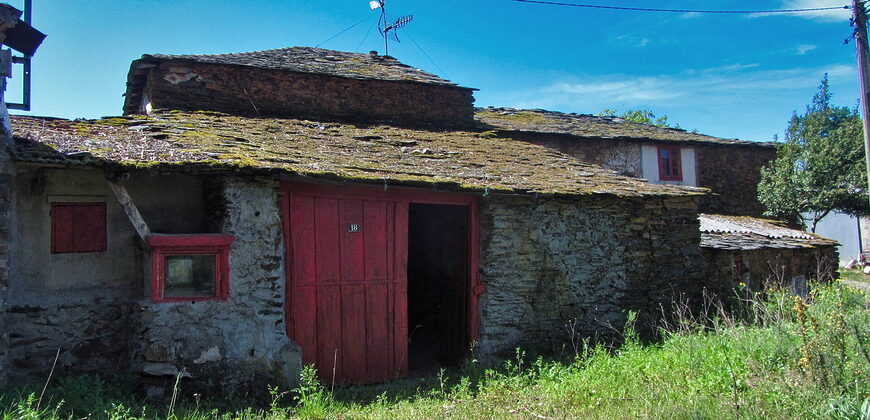 Hermosa casa tradicional de piedra a rehabilitar con anexos y amplia finca