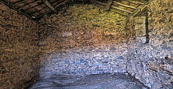 Hermosa casa tradicional de piedra a rehabilitar con anexos y amplia finca