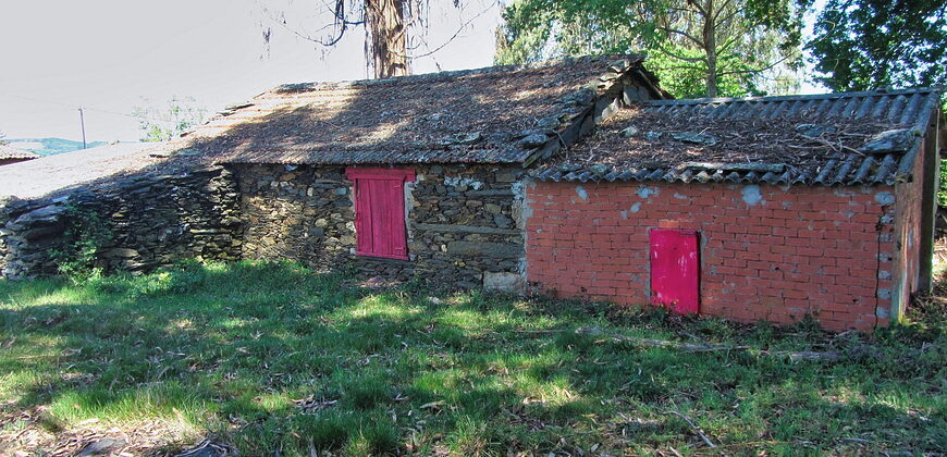 Hermosa casa tradicional de piedra a rehabilitar con anexos y amplia finca
