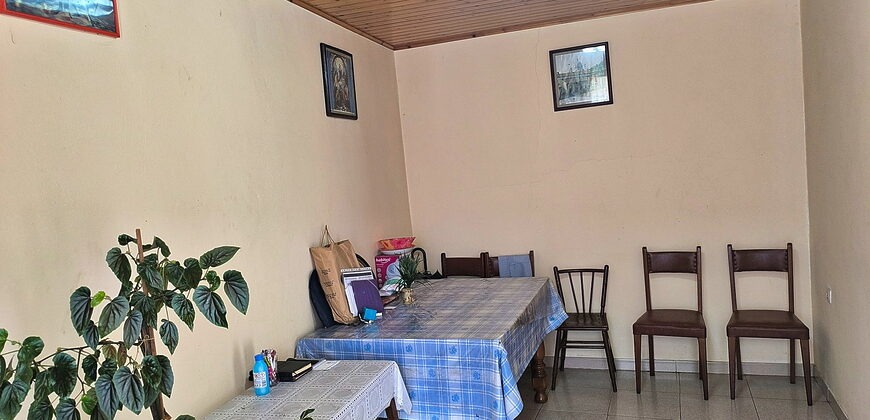 Bonita casa rústica de piedra con anexos y fincas en Palas de Rei