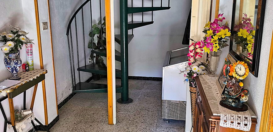 Bonita casa rústica de piedra con anexos y fincas en Palas de Rei
