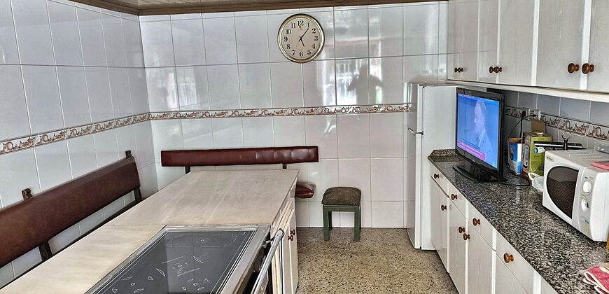 Charming habitable country home with land in Taboada