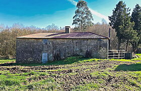 Farmhouse to renovate with a large plot of land on a secluded location Farmhouse to renovate with a large plot of land on a secluded location