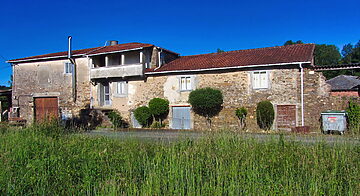 Geräumiges Natursteinhaus mit Innenhof und Grundstück in Monforte de Lemos