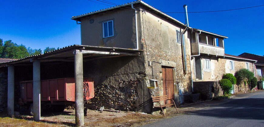 Geräumiges Natursteinhaus mit Innenhof und Grundstück in Monforte de Lemos
