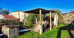Geräumiges Natursteinhaus mit Innenhof und Grundstück in Monforte de Lemos Geräumiges Natursteinhaus mit Innenhof und Grundstück in Monforte de Lemos