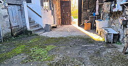 Geräumiges Natursteinhaus mit Innenhof und Grundstück in Monforte de Lemos Geräumiges Natursteinhaus mit Innenhof und Grundstück in Monforte de Lemos