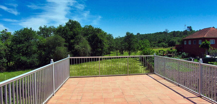 Ländlich gelegene Villa mit Innenhof und Terrassen in der Ribeira Sacra