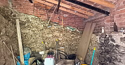 Vineyard with bodega on a stunning location on the banks of the Miño