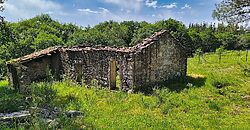 Hermosa finca grande con edificación de piedra en Monterroso