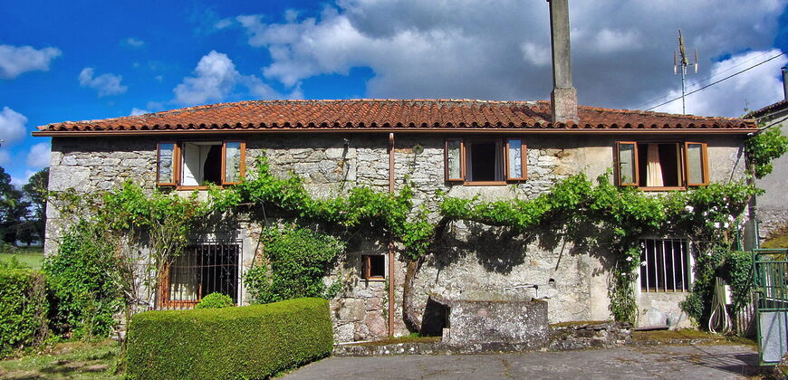 Schönes, renoviertes Natursteinhaus mit Garten in Monterroso