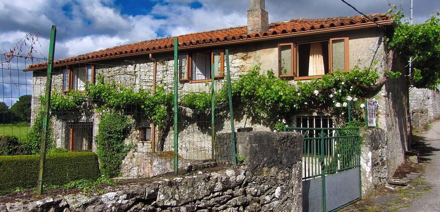 Schönes, renoviertes Natursteinhaus mit Garten in Monterroso