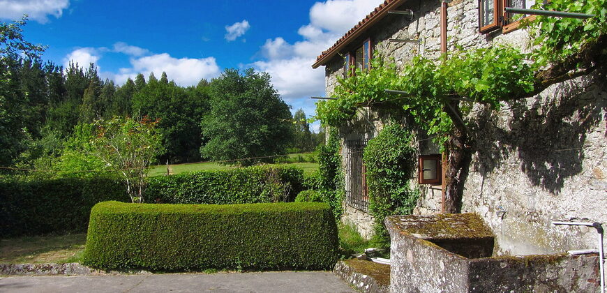 Schönes, renoviertes Natursteinhaus mit Garten in Monterroso