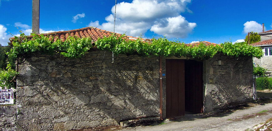 Schönes, renoviertes Natursteinhaus mit Garten in Monterroso