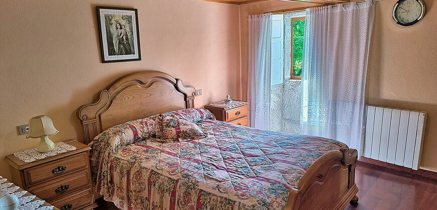 Schönes, renoviertes Natursteinhaus mit Garten in Monterroso
