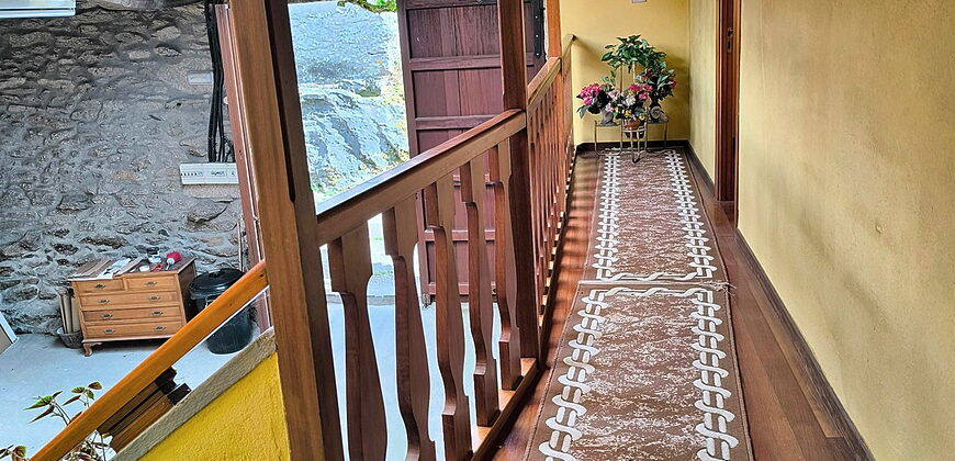 Schönes, renoviertes Natursteinhaus mit Garten in Monterroso