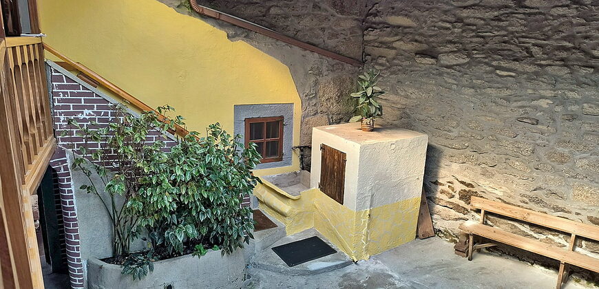Schönes, renoviertes Natursteinhaus mit Garten in Monterroso