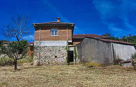 Fully habitable Country House with land and stunning views overlooking the Cabe valle Fully habitable Country House with land and stunning views overlooking the Cabe valle