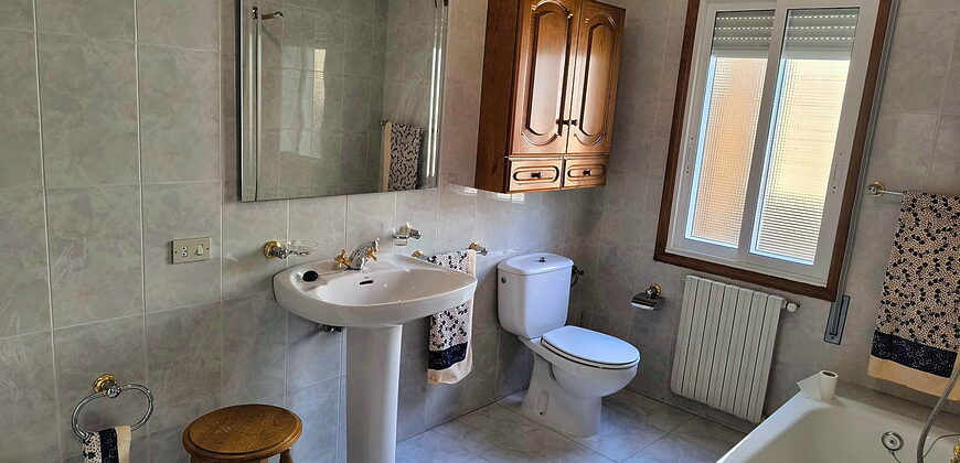Fully habitable Country House with land and stunning views overlooking the Cabe valle