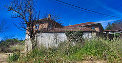 Fully habitable Country House with land and stunning views overlooking the Cabe valle Fully habitable Country House with land and stunning views overlooking the Cabe valle