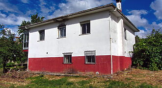 Detached country home with garden in the centre of the Ribeira Sacra Detached country home with garden in the centre of the Ribeira Sacra