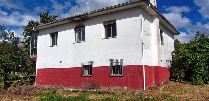 Detached country home with garden in the centre of the Ribeira Sacra