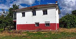 Detached country home with garden in the centre of the Ribeira Sacra