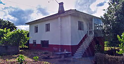 Detached country home with garden in the centre of the Ribeira Sacra