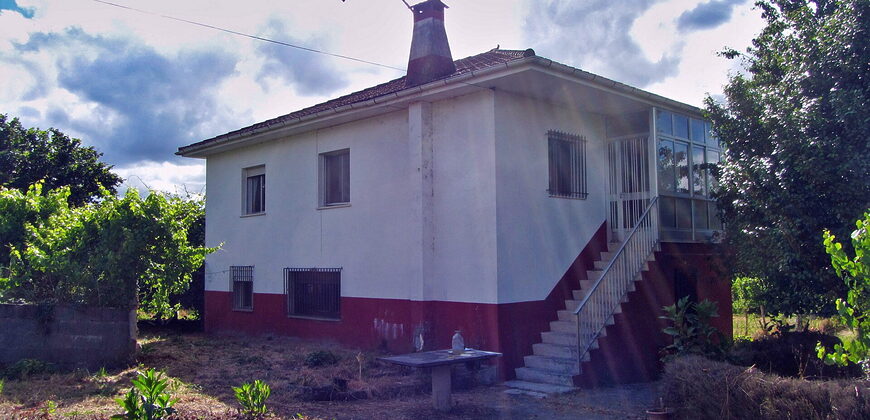 Detached country home with garden in the centre of the Ribeira Sacra