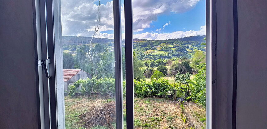 Detached country home with garden in the centre of the Ribeira Sacra