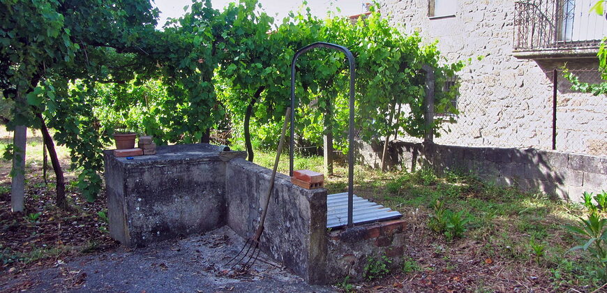 Detached country home with garden in the centre of the Ribeira Sacra