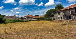 Complex of 3 stone-built houses with a beautiful “hórreo” and land Complex of 3 stone-built houses with a beautiful “hórreo” and land