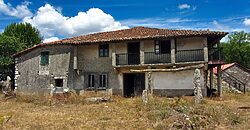 Complex of 3 stone-built houses with a beautiful “hórreo” and land Complex of 3 stone-built houses with a beautiful “hórreo” and land