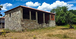 Complex of 3 stone-built houses with a beautiful “hórreo” and land Complex of 3 stone-built houses with a beautiful “hórreo” and land