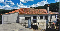 Partially renovated stone house with land in an attractive location Partially renovated stone house with land in an attractive location