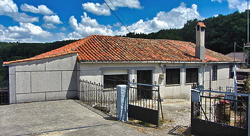 Partially renovated stone house with land in an attractive location Partially renovated stone house with land in an attractive location