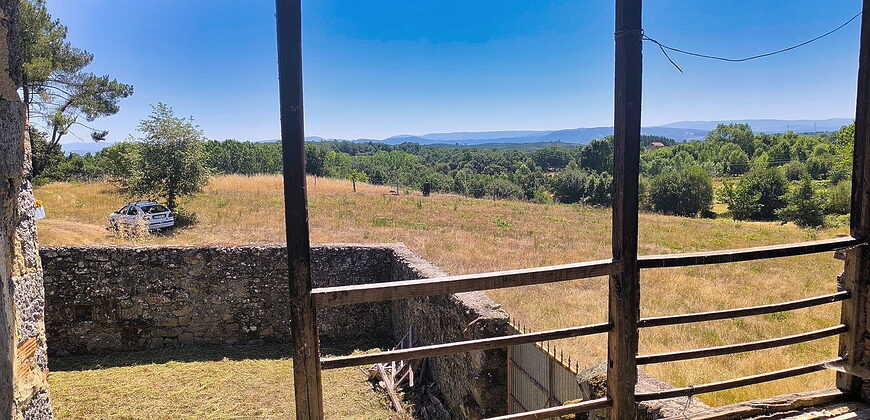 Rustic stone-built house to renovate with outbuildings and a large plot of land