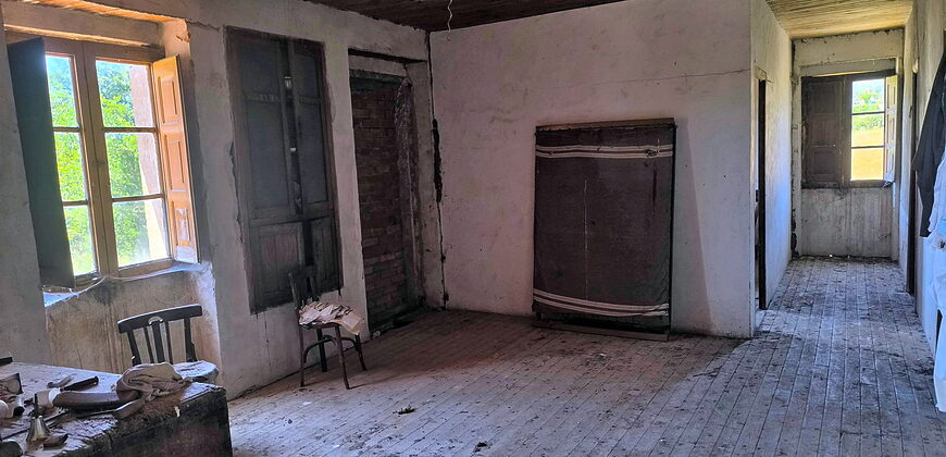 Rustic stone-built house to renovate with outbuildings and a large plot of land
