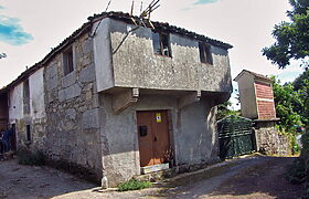 Casa rústica de piedra con jardín en Monterroso Casa rústica de piedra con jardín en Monterroso