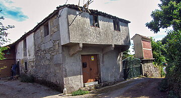 Stone-built house in habitable state with garden close to Monterroso Stone-built house in habitable state with garden close to Monterroso