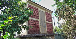 Stone-built house in habitable state with garden close to Monterroso